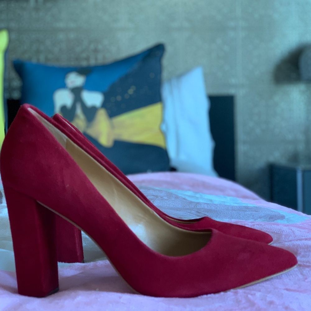 SUEDE POINTED TOE PUMPS | Rose Apple Red